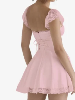 Robe d'été noire décontractée mini-robe en dentelle sans manches à bretelles col montant style mini.