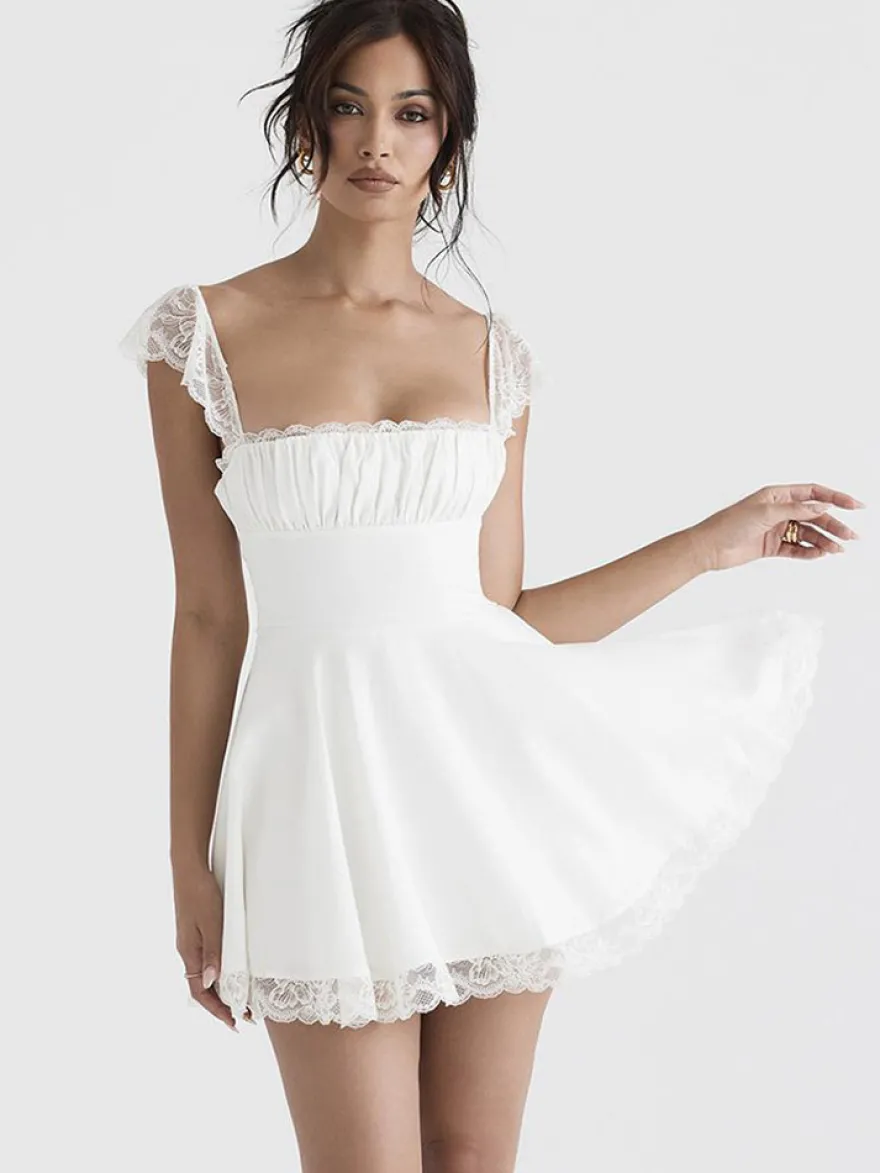 Robe d'été noire décontractée mini-robe en dentelle sans manches à bretelles col montant style mini.