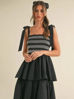 Robe d'été à volants et smocks pour femme - Robe longue trapèze à bretelles nouées style bohème - Idéale pour une fête d'été à la plage 2026