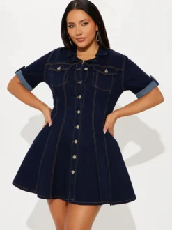 Robe en jean courte à manches courtes pour femme - Robe patineuse en jean bleu sexy col V coupe évasée et boutons - Idéale pour une soirée décontractée d'été 2026