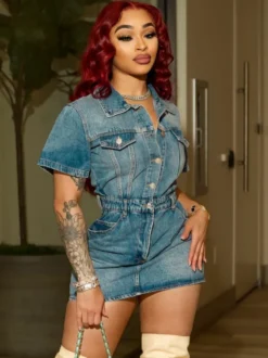 Robe en jean à manches courtes pour femme - Robe moulante mini en jean boutonnée style streetwear délavage moyen - Sorties printanières 2026