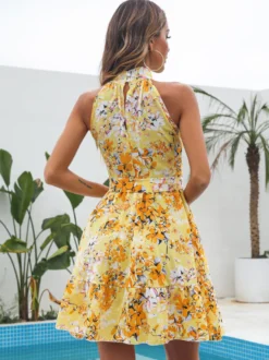 Robe Fleurie Courte Imprimée Femme avec Bretelles avec Épaule Dénudée Coupe Cintrée à Lacets Bas Evasée