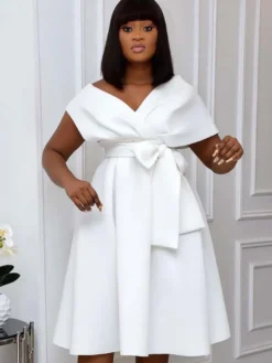 Robe Grande Taille Femme en Satin Mi-longue à Col Décolleté en V avec Bretelles Coupe Cintrée à Lacets Bas Evasée Unicolore