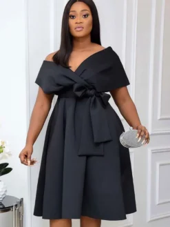 Robe Grande Taille Femme en Satin Mi-longue à Col Décolleté en V avec Bretelles Coupe Cintrée à Lacets Bas Evasée Unicolore