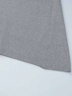 Robe grise mignonne à manches longues plissées col en V idéale pour une soirée en amoureux