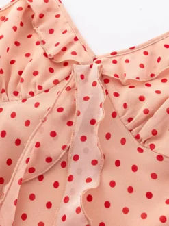 Robe imprimée rouge à fleurs sans manches col V et taille haute pour femme.