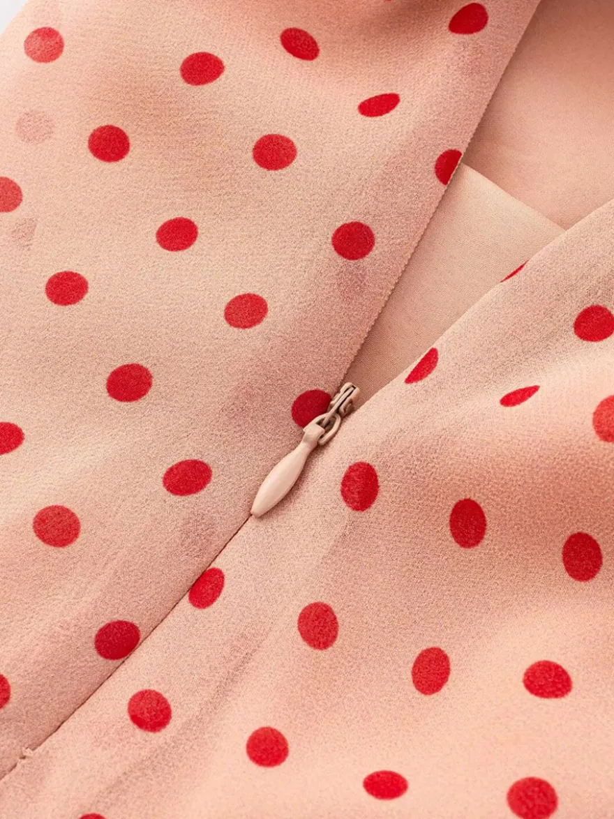 Robe imprimée rouge à fleurs sans manches col V et taille haute pour femme.