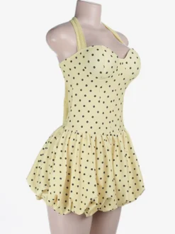 Robe jaune chic mini à lacets sans manches et dos nu idéale pour une soirée en amoureux