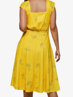 Robe jaune décontractée mi-longue à manches courtes et imprimé floral col carré manches courtes style midi.