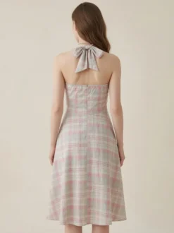 Robe élégante cintrée à carreaux bleus avec jupe trapèze parfaite pour les fêtes d'été