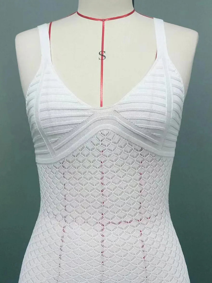 Robe longue blanche en crochet pour femme - Robe moulante bohème à col en V sans manches et fente latérale - Idéale pour l'été et les vacances à la plage (collection 2026)