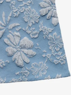 Robe longue bleu clair à lacets sans manches dos nu col carré idéale pour une soirée romantique.