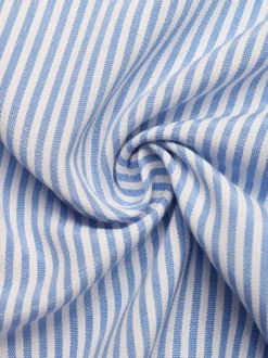 Robe longue bleue pour femme manches courtes col en V taille naturelle et jolis boutons.