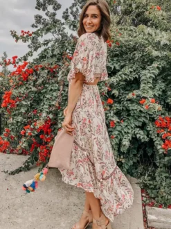 Robe longue bohème fleurie asymétrique pour femme - Rose crème découpes nœud sur le devant manches papillon - Été 2026