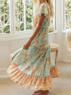 Robe longue bohème à fleurs pour femme - Robe trapèze à col V et manches papillon à volants - Idéale pour une fête d'été sur la plage 2026