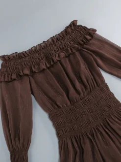 Robe longue bohème à épaules dénudées pour femme - Robe longue marron à volants en mousseline de soie taille smockée et manches longues étagées - Idéale pour une soirée romantique à la plage (2026)