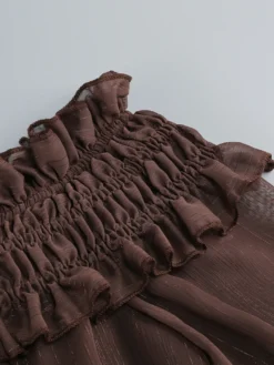 Robe longue bohème à épaules dénudées pour femme - Robe longue marron à volants en mousseline de soie taille smockée et manches longues étagées - Idéale pour une soirée romantique à la plage (2026)