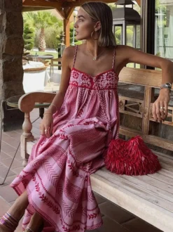 Robe longue à bretelles fines et volants rose à imprimé géométrique pour femme - Style bohème - Collection été 2026