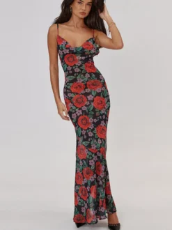 Robe longue à bretelles spaghetti imprimée de roses rouges pour femme style romantique
