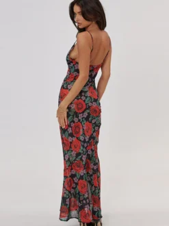 Robe longue à bretelles spaghetti imprimée de roses rouges pour femme style romantique