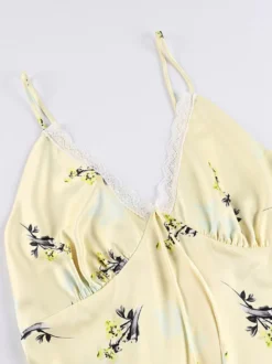 Robe longue d'été chic abricot sans manches dos nu bretelles et décolleté.