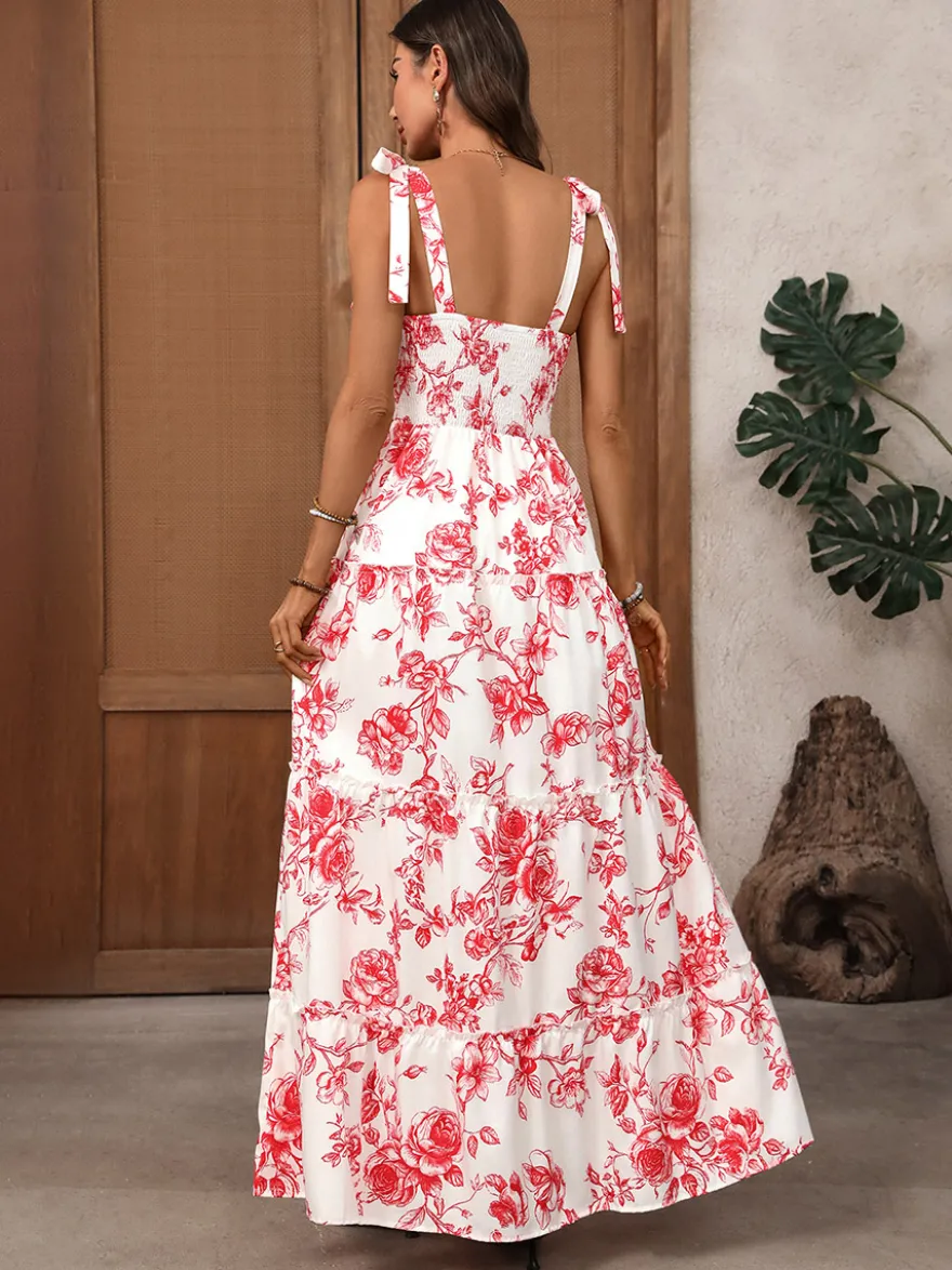 Robe longue d'été fluide à imprimé floral blanc et rouge pour femme col carré bretelles à nouer idéale pour la plage.