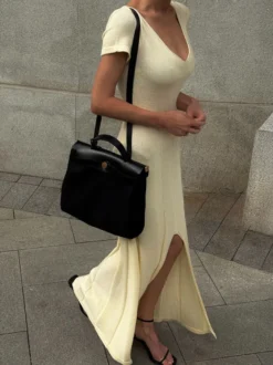 Robe longue en maille rose pâle à col V pour femme style élégant au quotidien