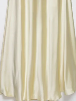 Robe longue en satin blanc crème à col halter pour femme style élégant et formel