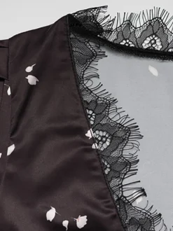 Robe longue en satin et dentelle patchwork pour femme - Imprimé floral noir col en V manches courtes coupe ajustée - Idéale pour les soirées d'été 2026
