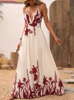 Robe longue fluide à bretelles spaghetti imprimé floral crème bordeaux décolleté en V profond idéale pour l'été et la plage.