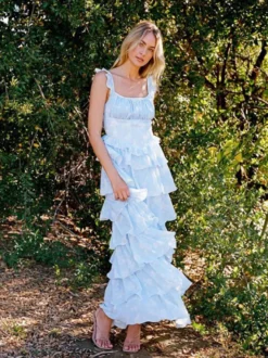 Robe longue maxi à volants et fleurs bleu clair pour femme - Robe d'été longue dos nu à étages style cottagecore - Garden-party d'été 2026