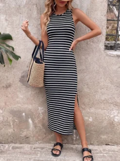 Robe longue moulante à col rond sans manches à rayures décontractées et dos nu idéale pour une soirée romantique.
