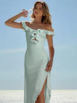 Robe longue moulante élégante vert menthe à volants et épaules dénudées pour une soirée en amoureux