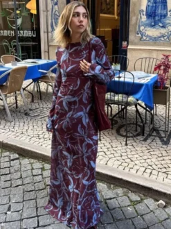 Robe longue moulante rétro à manches longues et imprimé floral coupe ajustée collection 2026
