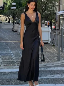 Robe longue nuisette noire à col en V et bordure en dentelle pour femme 2026