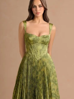 Robe longue plissée à bretelles spaghetti et imprimé vintage