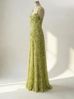 Robe longue plissée à bretelles spaghetti et imprimé vintage