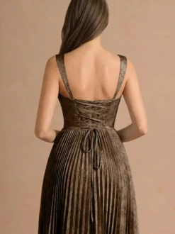 Robe longue plissée à bretelles spaghetti et imprimé vintage