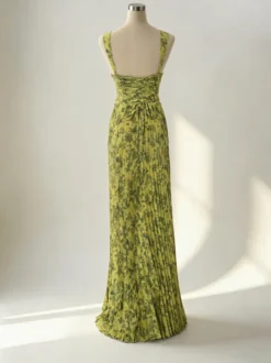 Robe longue plissée à bretelles spaghetti et imprimé vintage