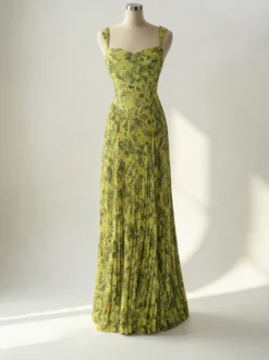 Robe longue plissée à bretelles spaghetti et imprimé vintage