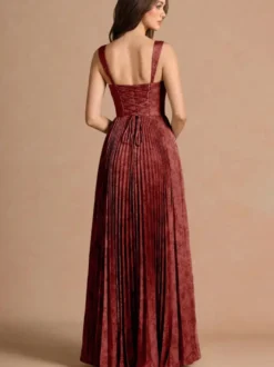 Robe longue plissée à bretelles spaghetti et imprimé vintage