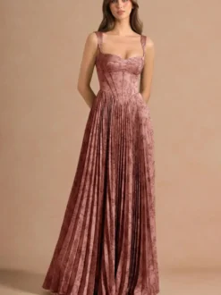 Robe longue plissée à bretelles spaghetti et imprimé vintage