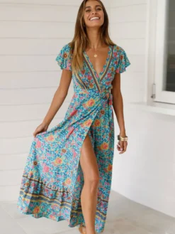 Robe longue portefeuille bohème à fleurs - Robe longue bleue à col V et fente haute - Vacances d'été à la plage 2026