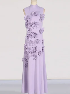 Robe longue rose sans manches ornée de fleurs en 3D