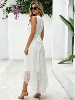Robe longue sans manches à col rond et taille naturelle en dentelle élégante blanche