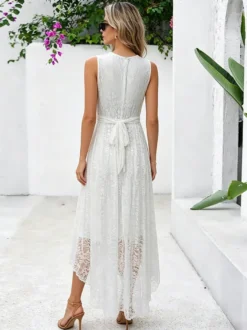 Robe longue sans manches à col rond et taille naturelle en dentelle élégante blanche