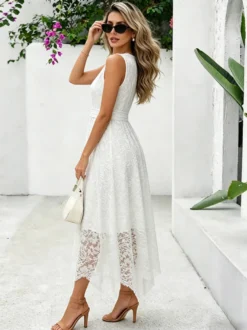 Robe longue sans manches à col rond et taille naturelle en dentelle élégante blanche