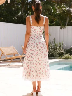 Robe longue sans manches à imprimé floral et bordure en dentelle pour l'été 2026