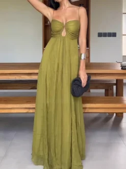 Robe longue sexy à découpes pour femme - Robe d'été bohème fluide à bretelles spaghetti et buste froncé - Idéale pour les vacances d'été à la plage 2026