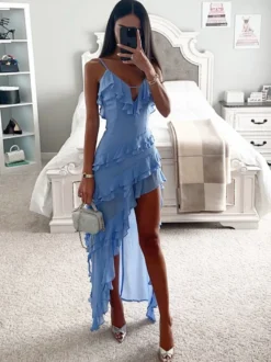Robe longue à volants asymétrique pour invitée de mariage - Robe de cocktail sexy bleu ciel clair à col en V et superpositions - Été 2026